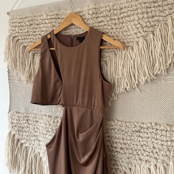 NBD Keara Gown - Picture 2 of 8